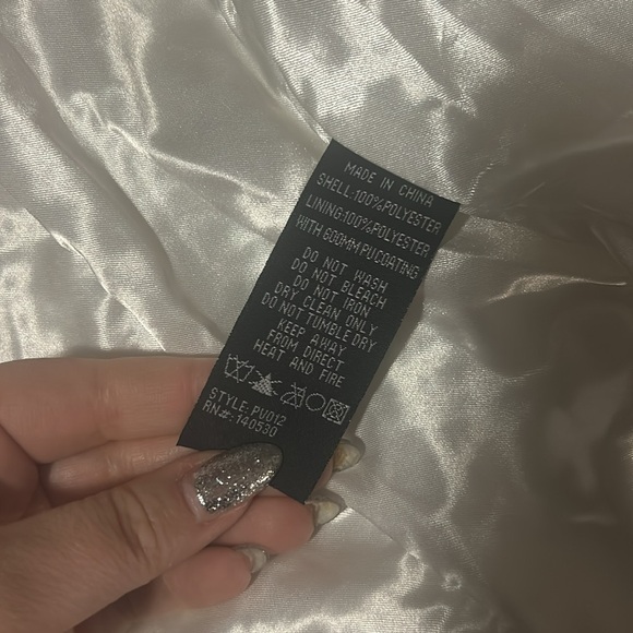 White Vegan Faux Fur Celsius Vest - Small NWT - Picture 10 of 11